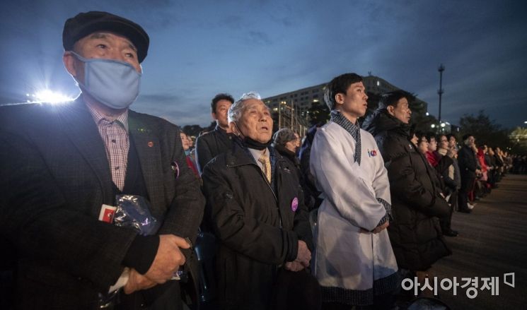 [포토] 애국가 부르는 독립유공자 후손들