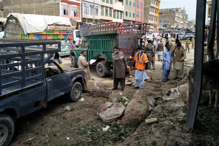 파키스탄 시장 감자자루서 폭탄 터져…최소 16명 사망