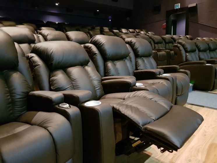 롯데시네마 경남대 오픈…전 좌석 리클라이너 