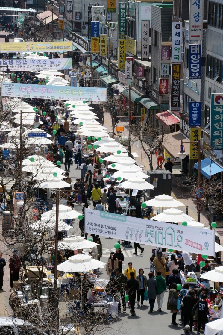 [포토]“스파이더맨 가면 사세요~!”