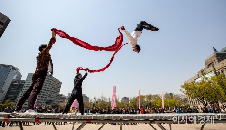 [포토]도심 속 서커스