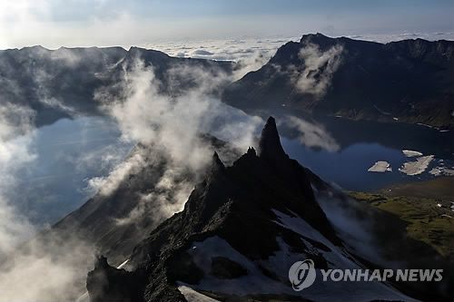 백두산 화산분화 징후 포착…"한국·일본도 피해" 