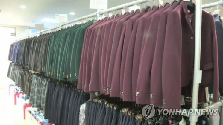 다양성·패션강국도…획일화된 '교복' 의무화는 고민