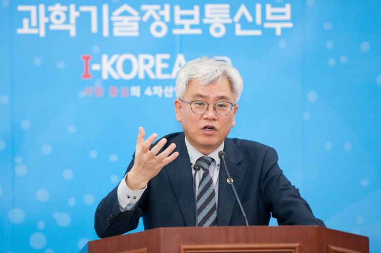 임대식 과학기술정보통신부 과학기술혁신본부장이 15일 오전 경기도 과천시 관문로 정부과천청사 과기정통부 기자실에서 '국가연구개발사업 예비타당성조사 수행 1년' 브리핑을 하고 있다.