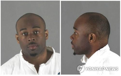 지난 12일 미네소타 주 블루밍튼의 쇼핑몰 '몰 오브 아메리카'(Mall of America) 3층 식당가에서 5세 소년을 12m 높이 발코니 아래로 던져 중상을 입힌 혐의를 받고 있는 이매뉴얼 아란다(24)/사진=EPA연합뉴스