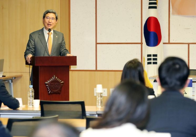 김학용 "ILO 핵심협약 비준 시기상조…정치파업만 늘 것"