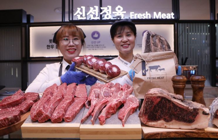 롯데百, 신선식품 재정비해 한우 업그레이드…정육 '친환경' 종이봉투