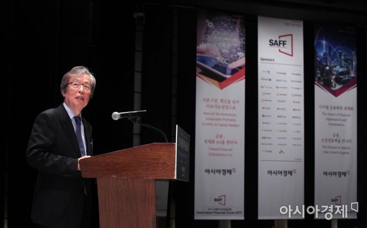 [포토] '글로벌 금융, 디지털 금융과 금융안정' 강연하는 김인준 교수