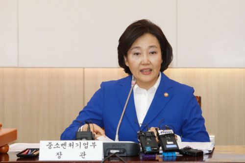 박영선 중기부 장관 "소상공인·자영업, 독자영역으로 체계적 지원할 것"