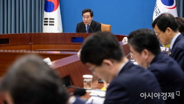 [포토] 국정현안점검조정회의 주재하는 이낙연 총리
