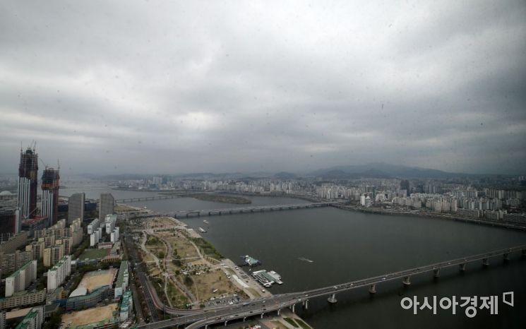 [포토] 먹구름 가득한 서울 하늘