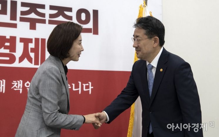 [포토] 자유한국당 찾은 박양우 신임 장관