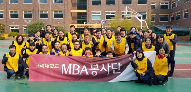 고려대 MBA봉사단, 강원 산불피해 주민들에게 성금 전달