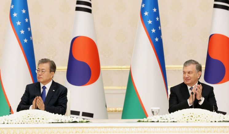 韓-우즈벡, '특별 전략적 동반자 관계' 수립…2006년 이후 13년 만의 우호관계 격상