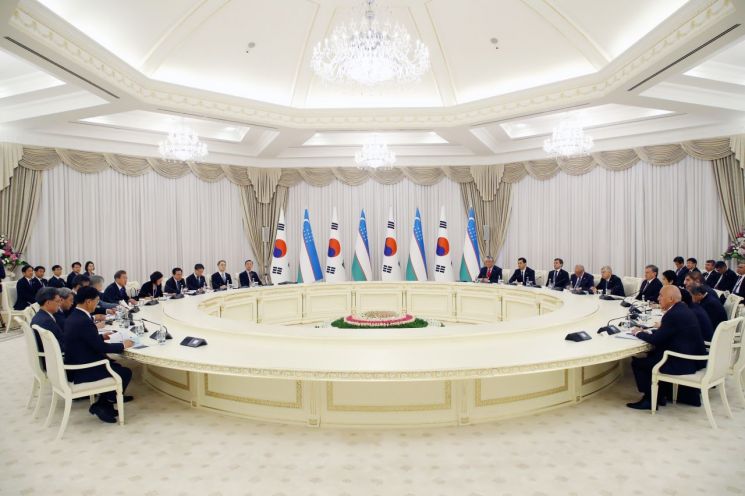 韓-우즈벡, '특별 전략적 동반자 관계' 수립…2006년 이후 13년 만의 우호관계 격상