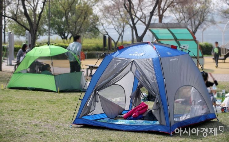 [포토] 한강공원 '밀실'텐트 과태료 100만원