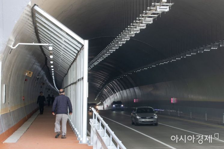 [포토] 서리풀 터널, 차량-보행로 개통