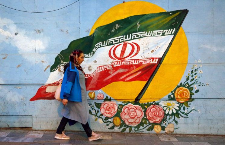 日관방, 이란 제재 예외 '연장 無' 보도에 "美와 의견 교환"