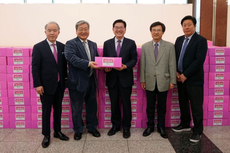 이문동 동안교회, 기쁨나눔상자 3000개 동대문구에 기탁