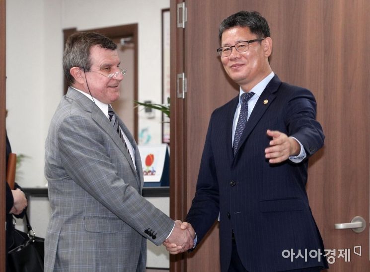[포토] 주한 러시아대사 만난 김연철 통일부 장관