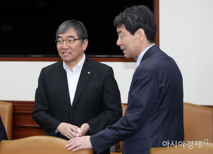 [포토] 대화하는 윤석헌-이동걸