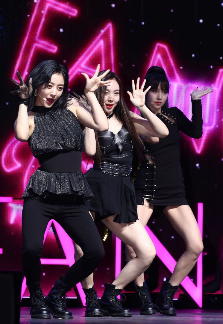 [포토] 트와이트 '쩍벌 댄스'