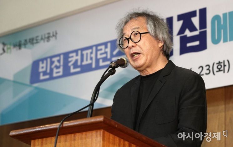 [포토] 인사말하는 승효상 위원장