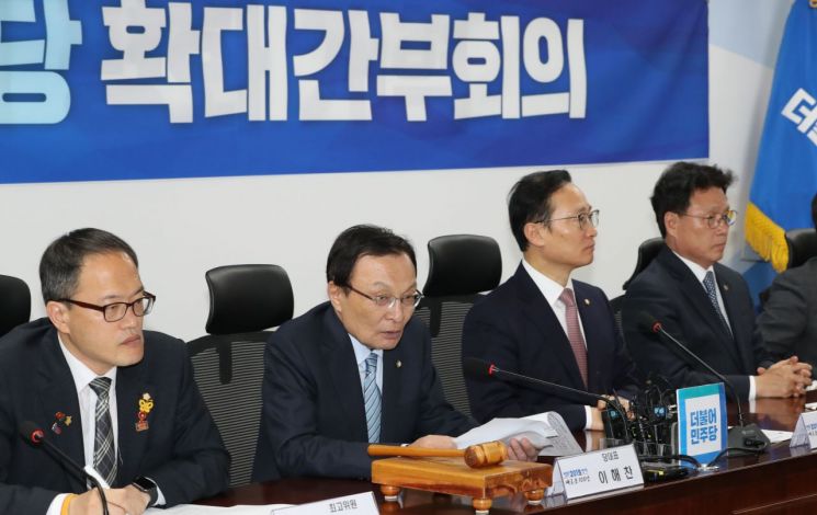 민주 "한국당 철야농성, 김학의 사건 은폐 등 정치적 이유"