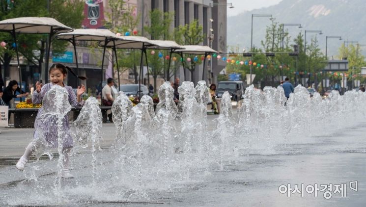 [포토]광화문 광장 시원한 물줄기