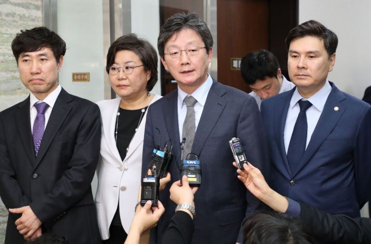 바른미래당, 오신환→채이배 교체에…유승민 “몸으로 막겠다”