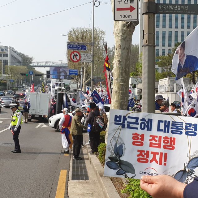 박근혜 전 대통령 석방을 요구하는 집회 모습 / 자료사진