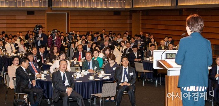 [포토]강연하는 진선미 여성가족부 장관