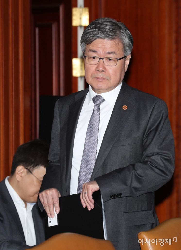 [포토]이재갑, 국정현안점검조정회의 참석