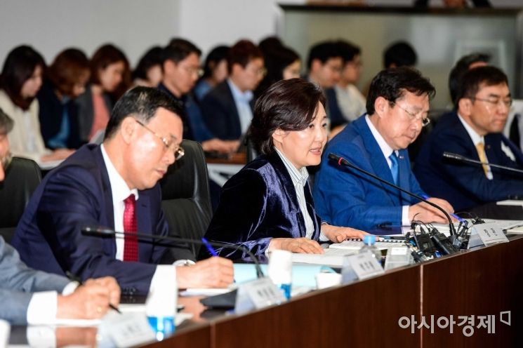 [포토]모두발언하는 박영선 장관