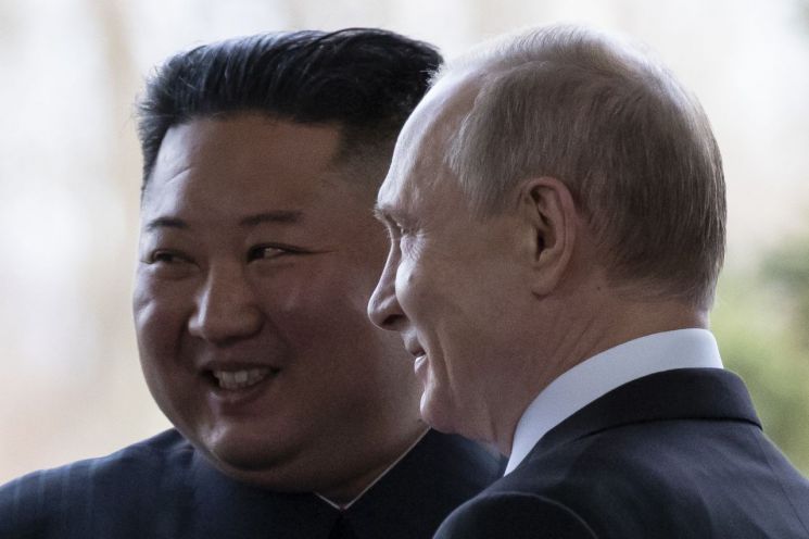 "北김정은, 중간계투 등판한 러시아에 제재완화 요청할 듯"