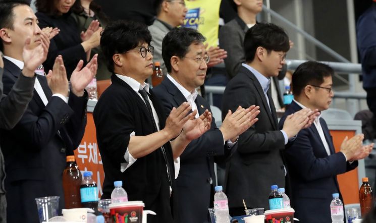 박양우 장관, 체육주간 맞이 프로야구 키움-두산전 관람