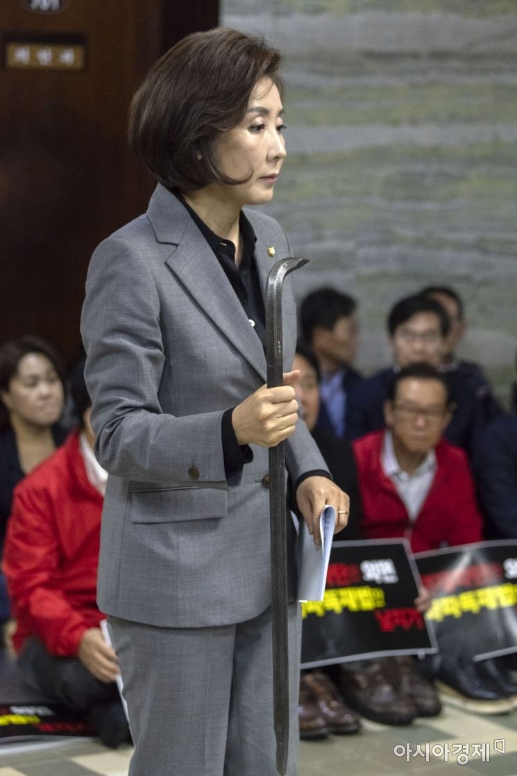 [포토] '쇠지렛대'까지 등장한 국회