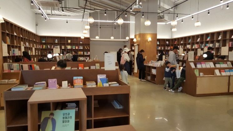 오상진 아나운서 광교 아이파크 북카페 ‘책 발전소’ 대박 예고 