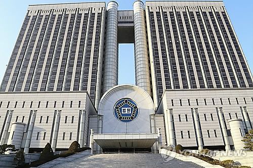 병원 법인카드 받아 유흥업소 등에 사용…복지부 국장급 공무원, 2심도 징역