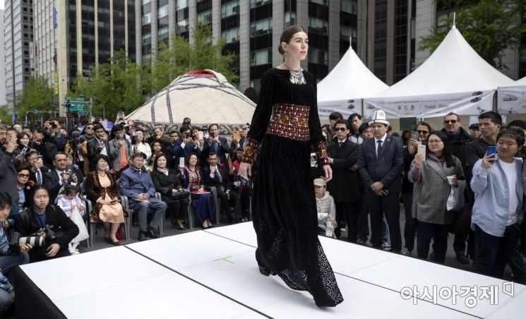 [포토] 중앙아시아의 화려한 패션쇼