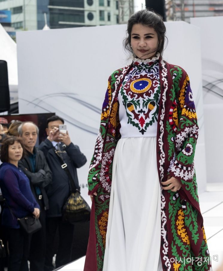 [포토] 화려한 중앙아시아 전통의상
