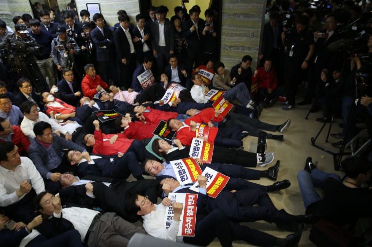 민주평화당 “한국당, 위성정당 ‘미래한국당’ 신고 철회해야”