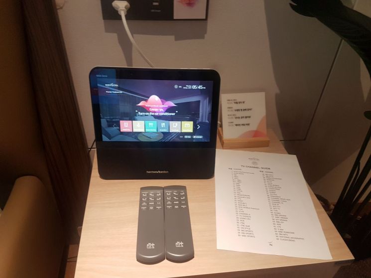 "지니야, 조식은 몇층이야?"…KT AI호텔 가보니