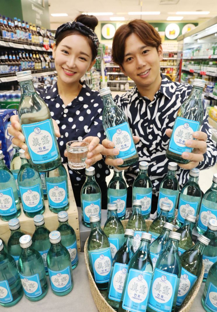 [포토]이마트, 뉴트로 입은 진로소주 출시