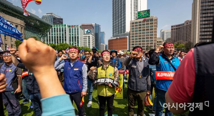 [포토]서울광장에 모인 노동자들