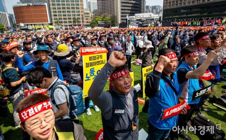 [포토]비정규직 철폐 촉구하는 노동자들