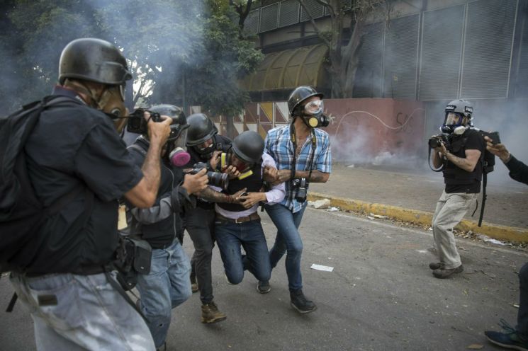 혼돈의 베네수엘라, 유혈충돌에 인명피해 ↑…"1명 사망, 46명 부상"