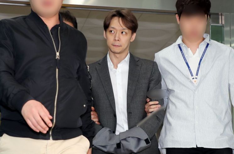 '마약 혐의' 박유천, 1심서 징역 10월·집행유예 2년 선고(2보)