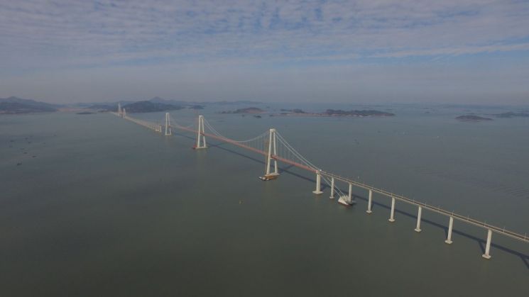 대림산업, 전남 신안 '천사대교' 현수교 구간 준공…국내 첫 3주탑 현수교 위용