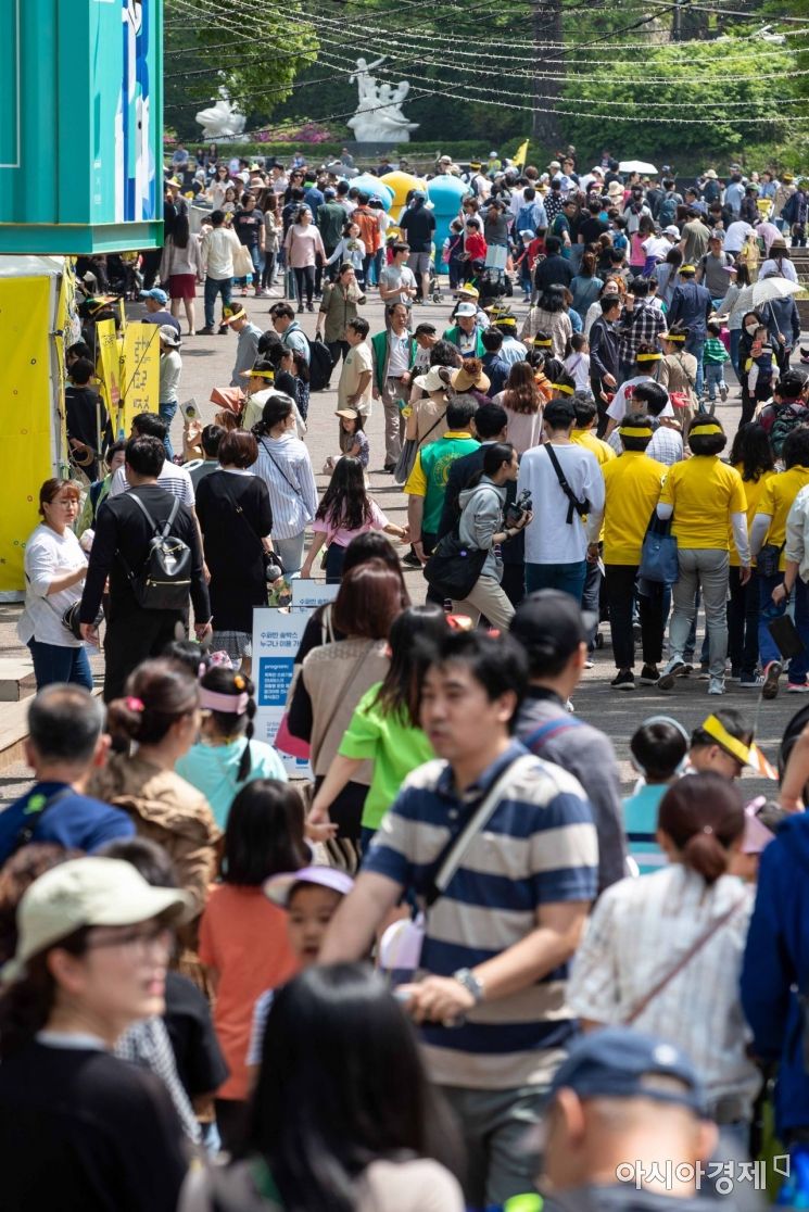 [포토]어린이날 맞아 북적이는 어린이대공원